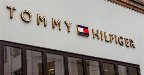 tommy hilfiger clothing company history.